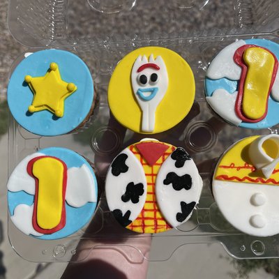 DETAILED / THEMED CUPCAKES