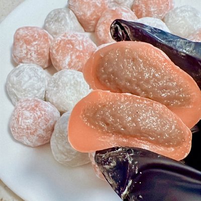 Mochi Stuffed W/ Kulolo