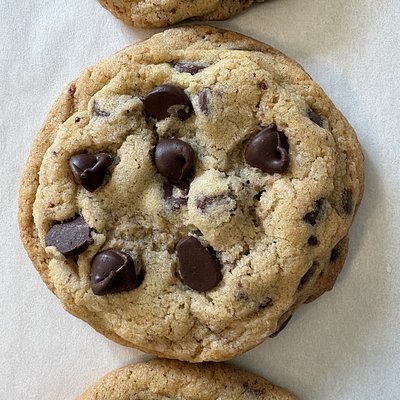 2 Chocolate Chip Cookies