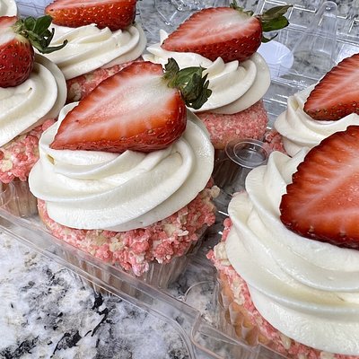 Strawberry Crunch Cupcakes (12)
