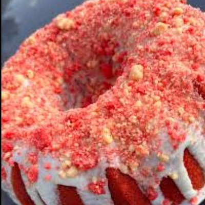 Strawberry Crunch Cake 