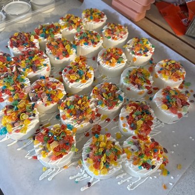 Fruity Pebbles Cake Puck - White Chocolate 