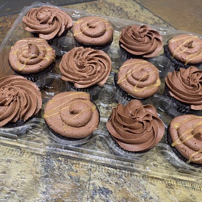 2 Dozen Cupcakes 