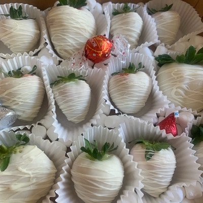 Dozen Chocolate Covered Strawberries ( Available N Milk , White Or Mixed ) 