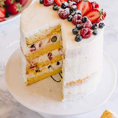 Berry chantilly cake - Serving 16