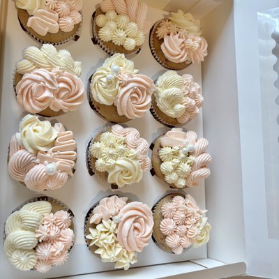 Decorated Cupcakes 1 Dozen 