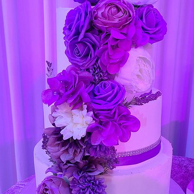 3 Tiered Cake 8in/10in/12in Serves 120