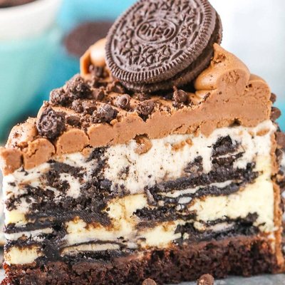 Oreo Cheesecake Slice