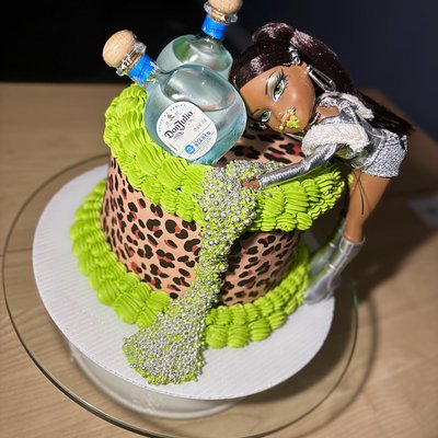 Medium Round Cake (6 Inches)