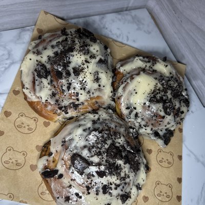A Dozen Cookies And Cream Sweet Rolls