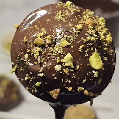 Dubai Stuffed Cake Pop