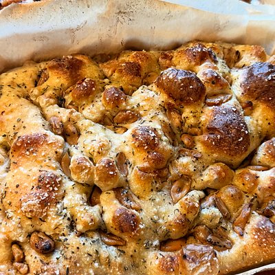 Garlic Confit And Rosemary Focaccia (8*8 Inch)