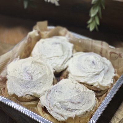4 Large Cinnamon Rolls w/ Butter Cream Frosting