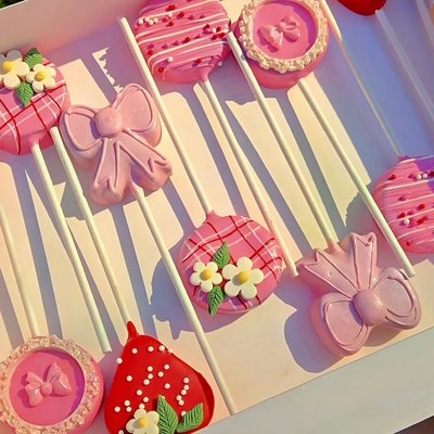 Custom Cake Pops - 1/2 Dozen Minimum
