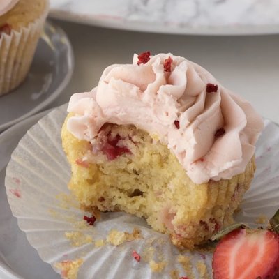 GF Strawberries & Cream Cupcakes **Half Dozen**