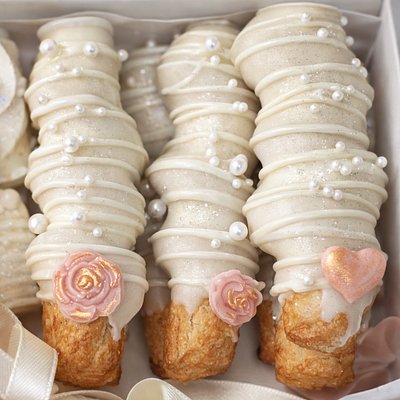 Mini Caramel Wrapped Pretzel Rods