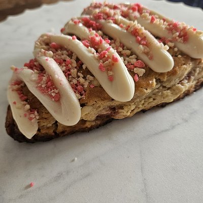 Strawberry Crunch Scones- 4 Pack