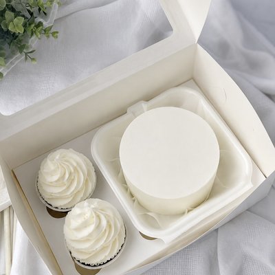 bento cake with 2 cupcakes 