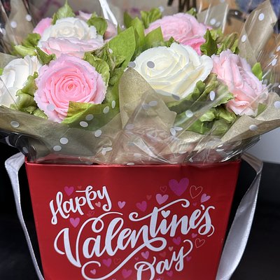4  Single Rosette Cupcake Bouquet In Decorative Happy Valentines Day Box
