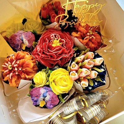 Bouquet of Floral Cupcakes 