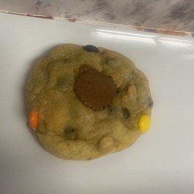 Reese’s Peanut butter Stuffed Cookie 