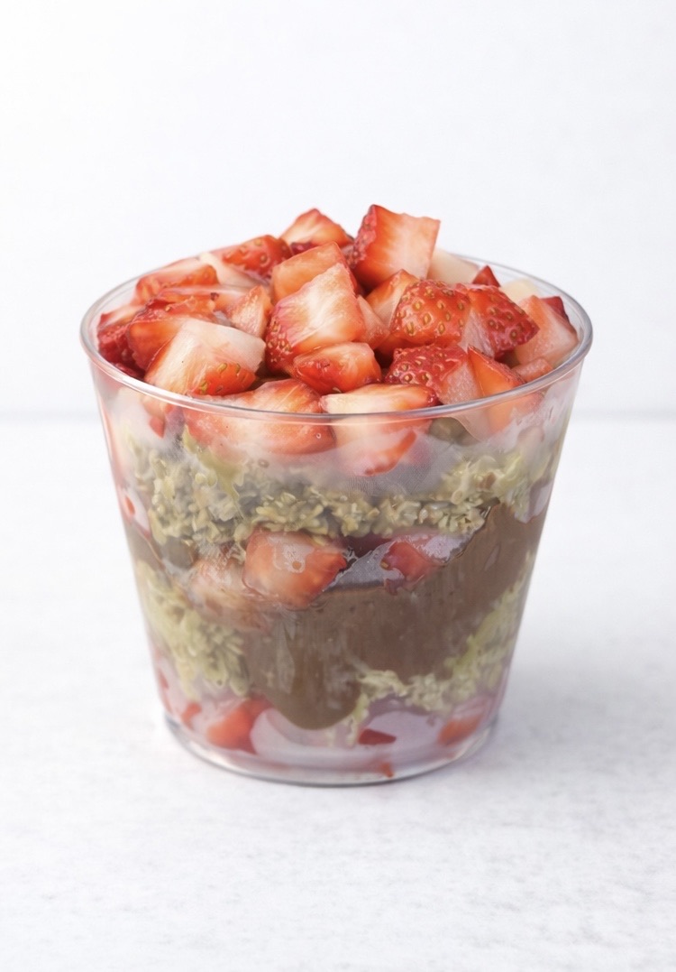 Strawberry Dubai Chocolate Cup (8oz)