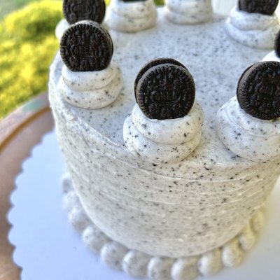 Small Cookies & Cream Cake