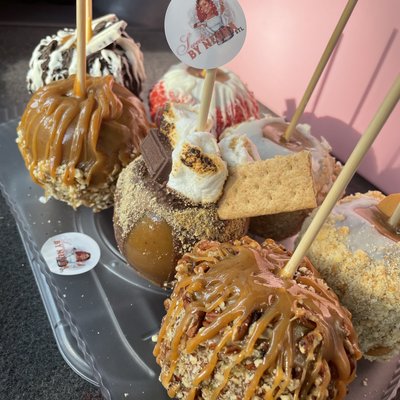 Gourmet Caramel Apples Bundle (pick 3 Flavors ) Strawberry crunch  Apple pie  Oreo  Fruity pebbles  Turtle (w/ or without milk chocolate)  Banana pudding crunch  