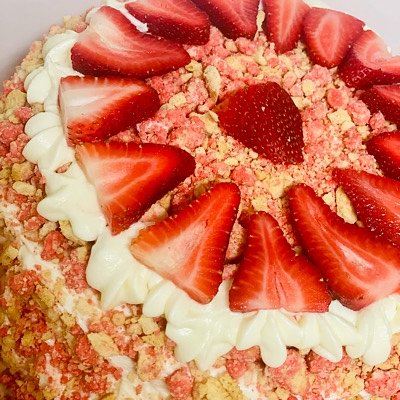 Strawberry Crunch Cheesecake Cake