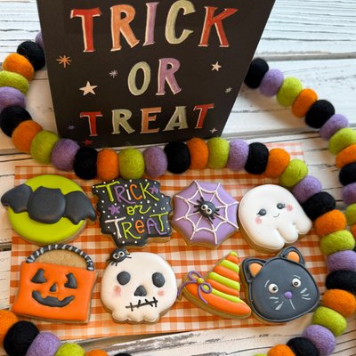 Mini Tricks & Treats – 8 Piece Set