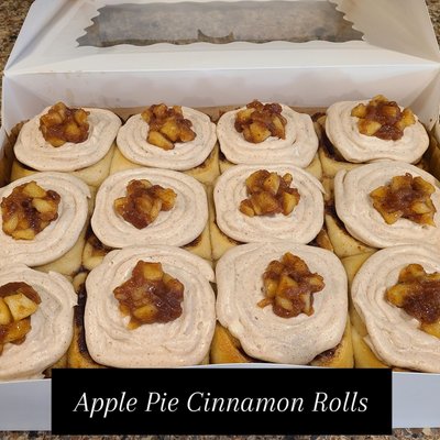 Apple Pie Cinnamon Rolls 8 Pk