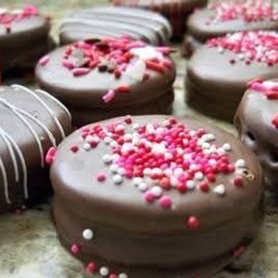 Chocolate Covered Oreos 😋 