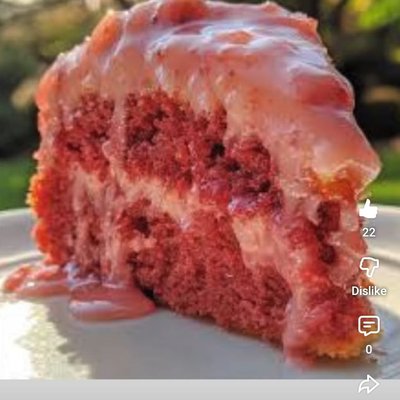Strawberry Honeybun Cake