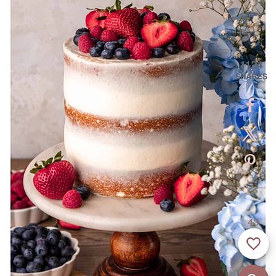 Vanilla cake With Chantilly Cream 