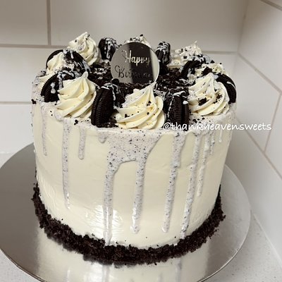 8 Inch Cake (Basic/Premium Flavors)