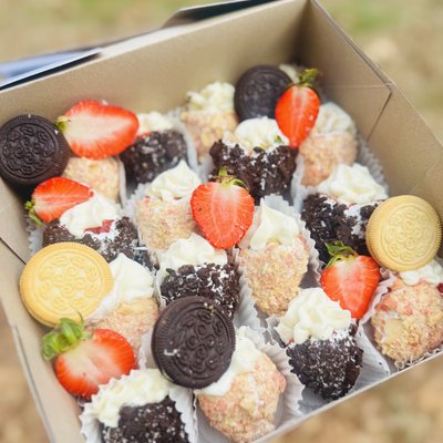 Cheesecake Stuffed Berries 