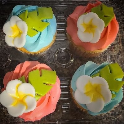 CUPCAKES Iced With Simple Fondant Decor/ Buttercream Roses/flowers