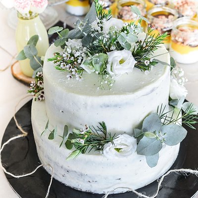 Wedding & Bride And Grooms Cakes