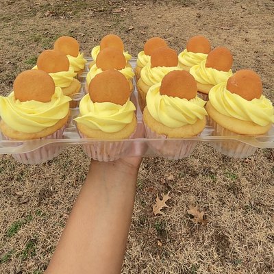 banana pudding cupcakes (dozen)