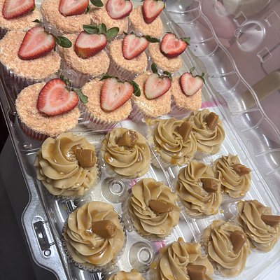 Half & Half Cupcakes (24)