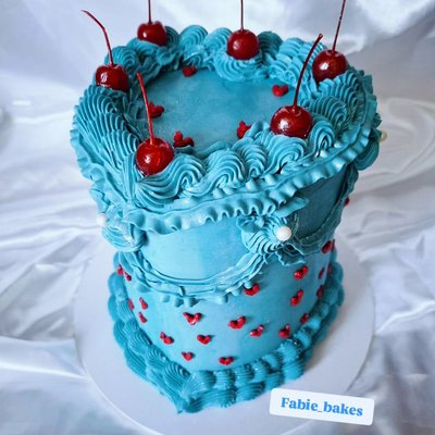 6"×3 Layer Heart-shaped Cake (SM Buttercream)