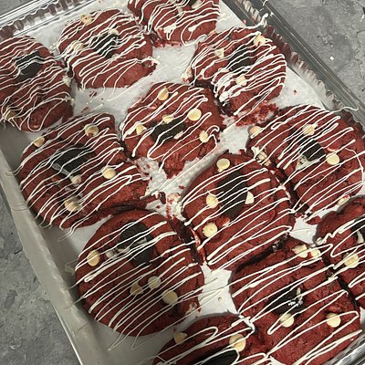 2 Red Velvet Cookies 