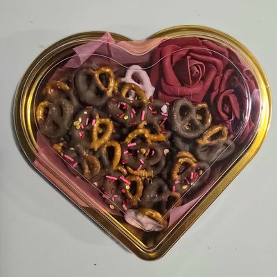 Pretzel Heart Box