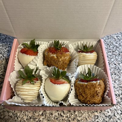 Biscoff Chocolate Covered Strawberries 🍓 