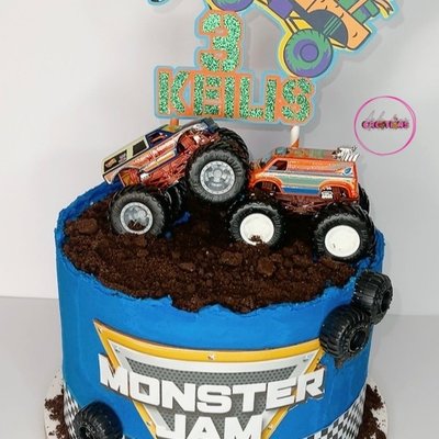 8 Inch Medium Cake (20-24 Servings)