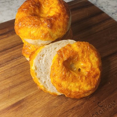 Cheddar Sourdough Bagels (4 Pack)