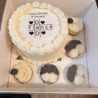 Bento Cake with 5 Cupcakes Box