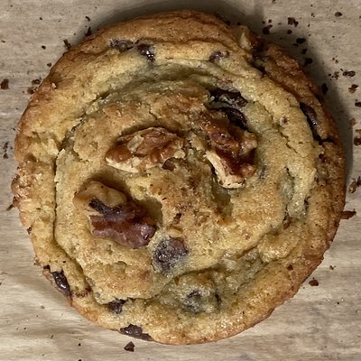 6 Chocolate Chip Cookies With walnuts 