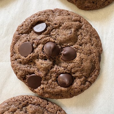 2 Dark Chocolate Chip Cookies