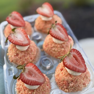Strawberry Crunch Cupcakes